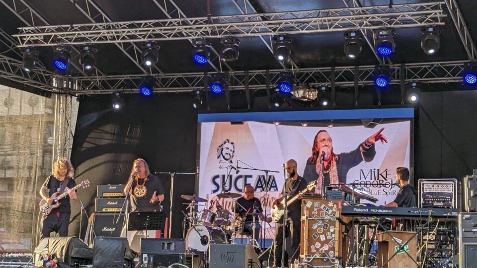 Mike Godoroja & The Blue Spirit