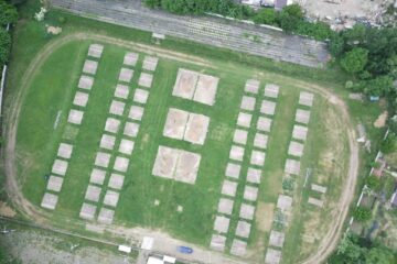 Corturile pentru refugiați de pe stadionul din Siret au fost strânse, iar siretenii îl pot folosi pentru sport