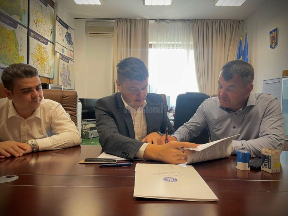 Deputatul Gheorghe Șoldan a fost prezent la semnarea proiectului pentru asfaltarea unui drum comunal din Vulturești Deputatul Gheorghe Șoldan a fost prezent la semnarea proiectului pentru asfaltarea unui drum comunal din Vulturești