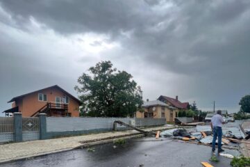 Acoperiș luat de vânt la Moara