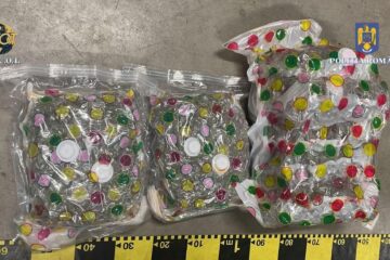 Flagrant la preluarea a 15 kilograme de canabis, la Suceava și Gura Humorului