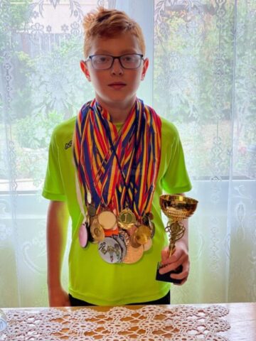 Matei - Ionuț Boca, în vârstă de 11 ani, „copilul de aur” al atletismului din Fălticeni