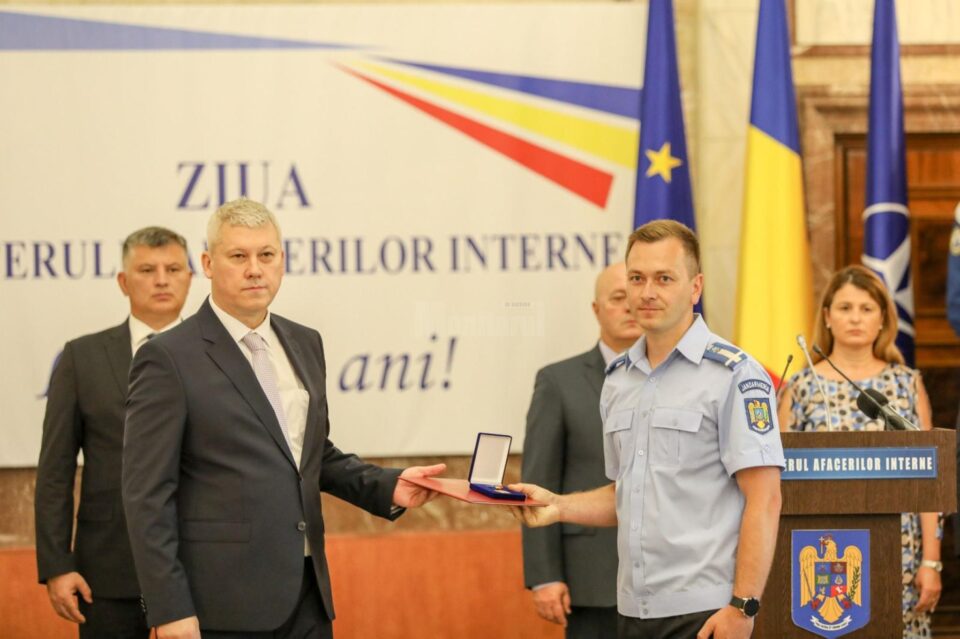 Ministrul Afacerilor Interne l-a premiat pe maiorul Constantin Ștefănescu