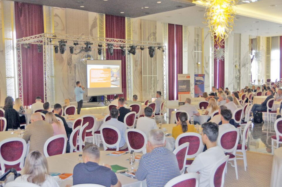 Peste 100 de antreprenori suceveni au participat la conferința „Finanțări pentru mediul privat în 2023” organizată de Goodwill Consulting