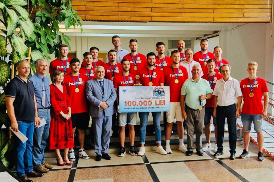 Handbaliștii de la USV au fost premiați pentru performanța din Muntenegru