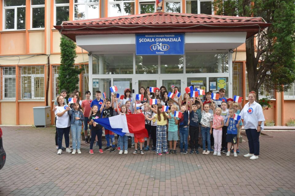 Ateliere de creație pentru copii organizate în cadrul Școlii de vară „Să descoperim limba franceză de la o vârstă fragedă”