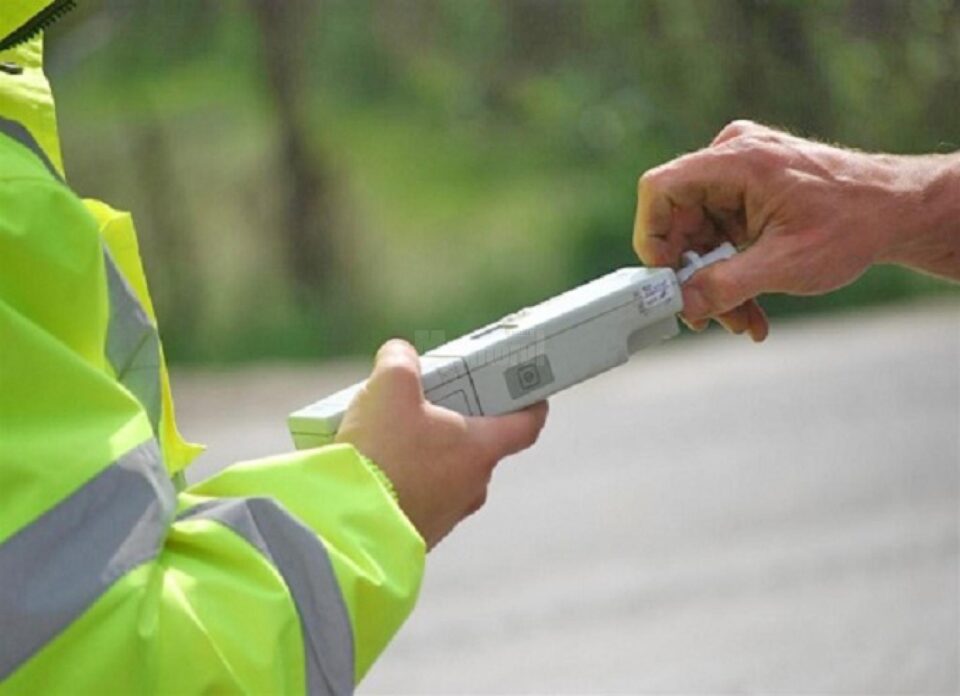 Peste 100 de permise de conducere suspendate, unele pentru consum de droguri, altele pentru consum de alcool