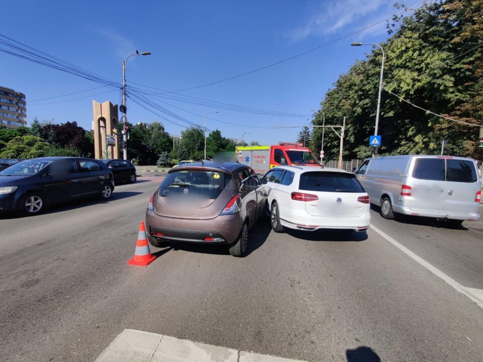 Două femei rănite în urma unui accident produs în zona OMV