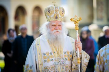 „Rugăciunile către semenii tăi au cătare la Dumnezeu” – Predica Înaltpreasfințitului Părinte Calinic la Duminica a VI-a după Rusalii