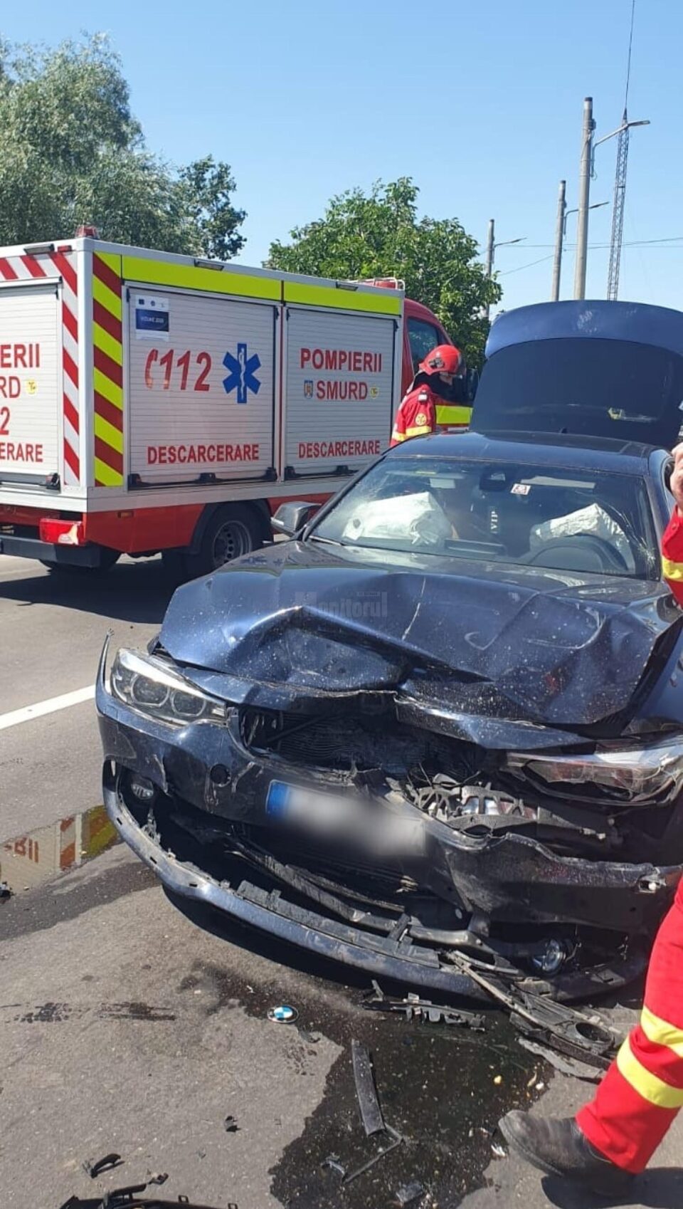 Un microbuz și două autoturisme, implicate într-un accident cu doi răniți