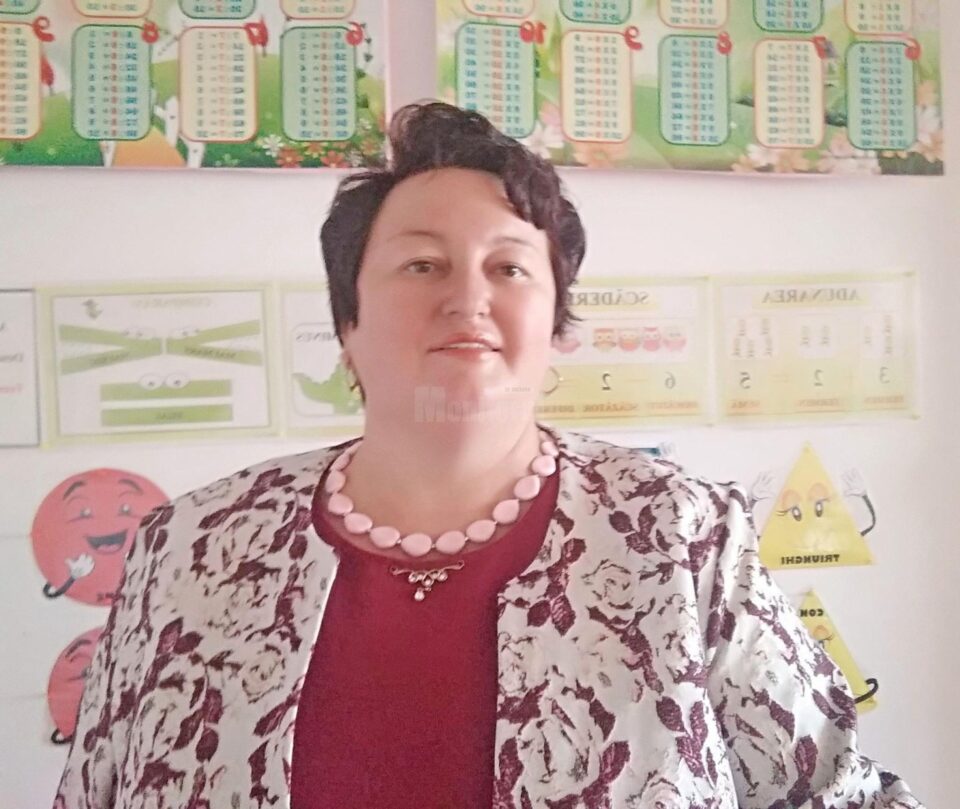 Învățătoarea Mihaela Gogu