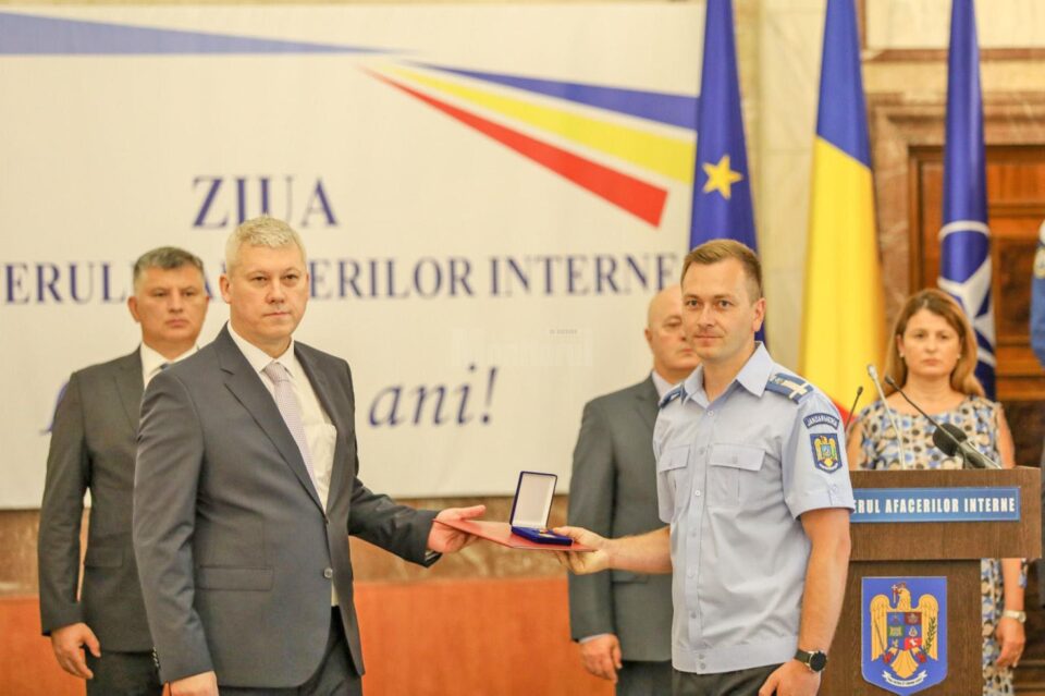 Ministrul Afacerilor Interne l-a premiat pe maiorul Constantin Ștefănescu