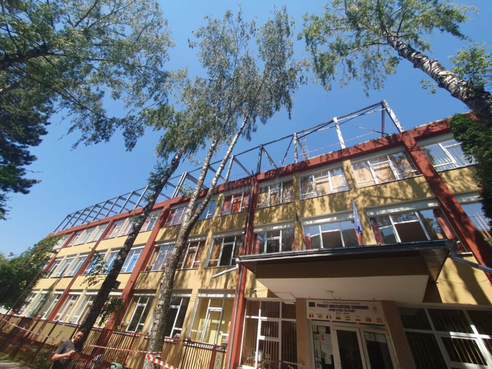 Mansardarea Școlii Nr. 8, din cartierul George Enescu