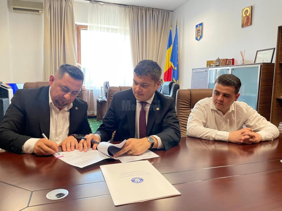 Deputatul PSD de Suceava Gheorghe Șoldan, prezent la semnarea unui contract de 18,5 milioane de lei pentru comuna Arbore Deputatul PSD de Suceava Gheorghe Șoldan, prezent la semnarea unui contract de 18,5 milioane de lei pentru comuna Arbore