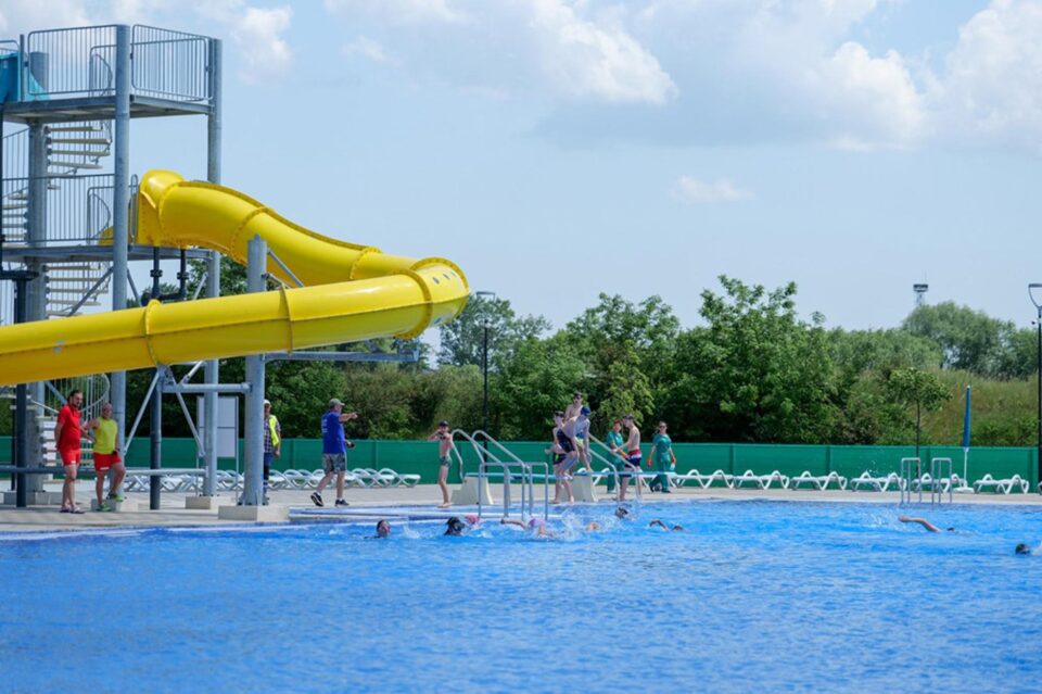 Ștrandul Municipal Suceava se deschide cu o oră mai devreme, începând de astăzi - Foto Facebook Strandul Municipal Suceava Ștrandul Municipal Suceava se deschide cu o oră mai devreme, începând de astăzi - Foto Facebook Strandul Municipal Suceava