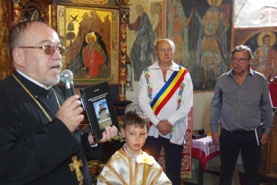 După slujba a fost lansată monografia arheologică a MĂnăstirii Sf. Ilie, scrisă de arheologul Ion Mareș