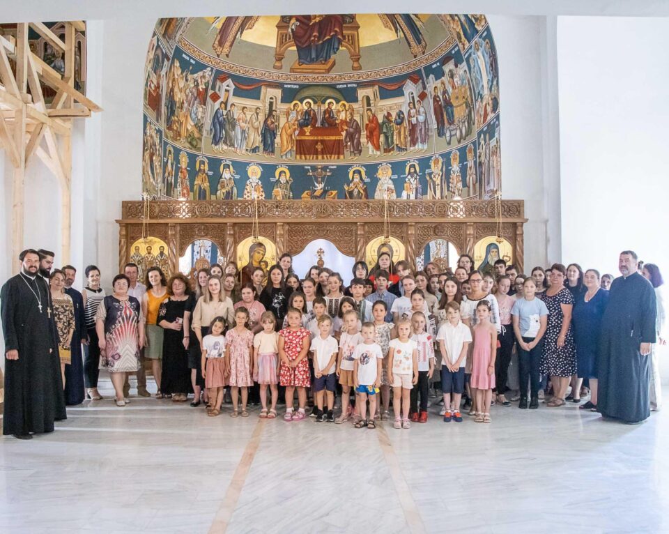 245 de elevi și preșcolari, din 26 de județe, au participat la Concursul „Icoana din sufletul copilului”, ediția a IV-a 245 de elevi și preșcolari, din 26 de județe, au participat la Concursul „Icoana din sufletul copilului”, ediția a IV-a