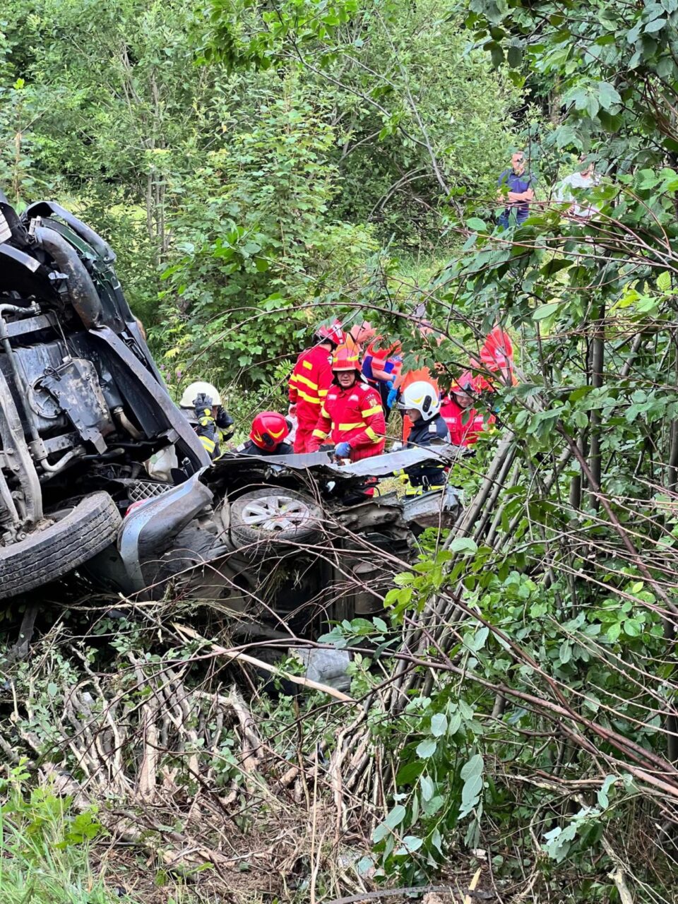 Doi morți într-un accident între un autotren și un autoturism, în zona Cabanei Ilișești