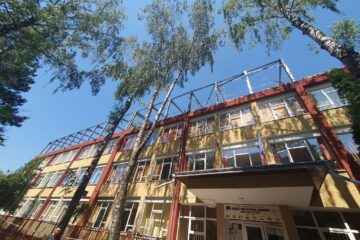 Mansardarea Școlii Nr. 8, din cartierul George Enescu, verificată în teren de primarul Sucevei