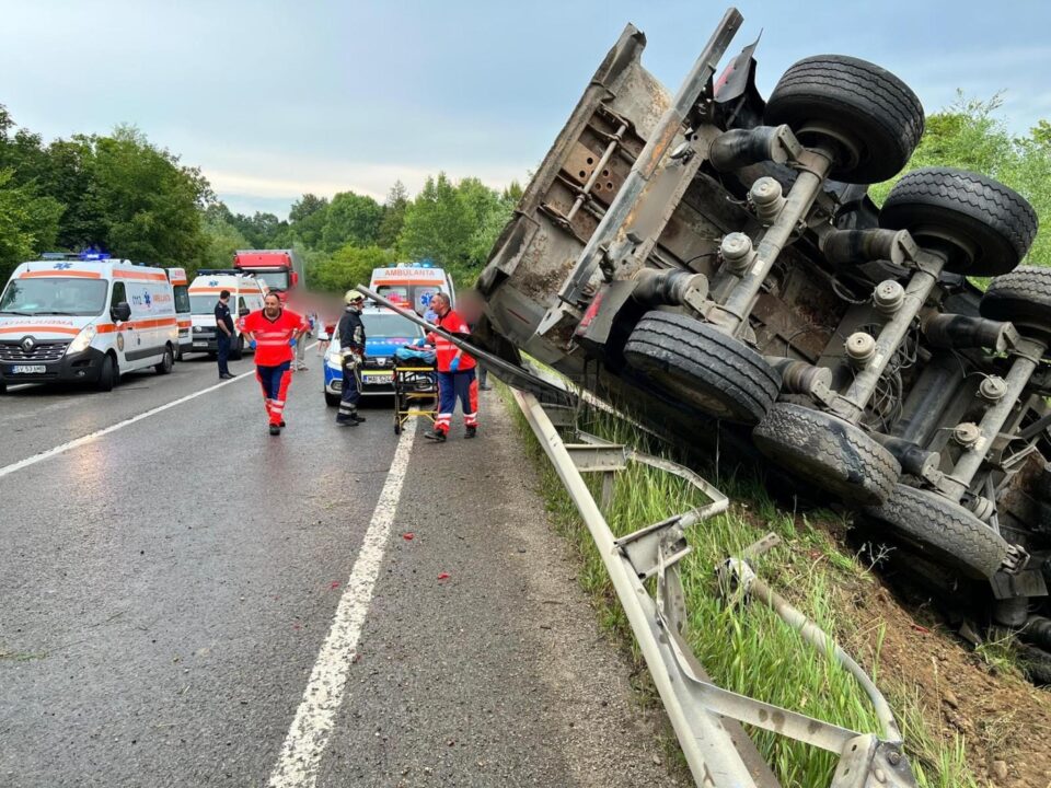 Doi morți într-un accident între un autotren și un autoturism, în zona Cabanei Ilișești