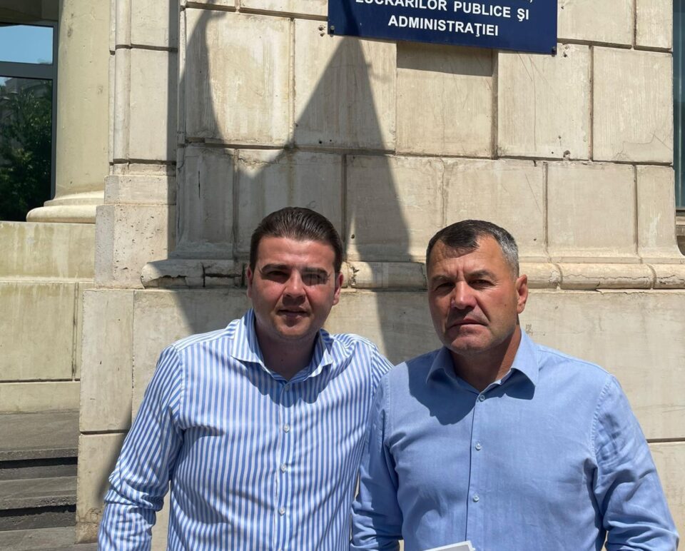 Deputatul PSD de Suceava Gheorghe Șoldan și primarul comunei Vulturești, Cornel Salamaha