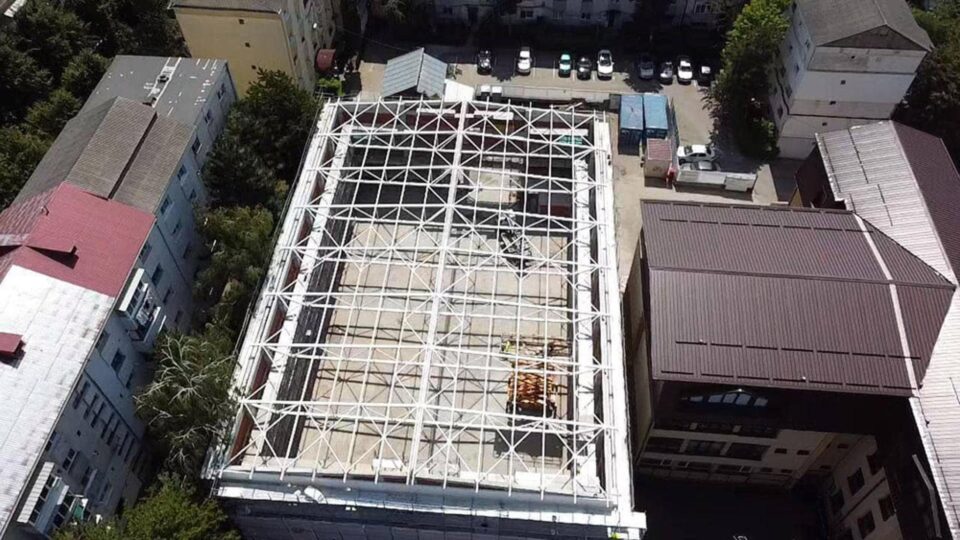 Lucrările la sala de sport a Școlii nr. 10 Suceava sunt realizate de Simion Tehnoconstruct Lucrările la sala de sport a Școlii nr. 10 Suceava sunt realizate de Simion Tehnoconstruct