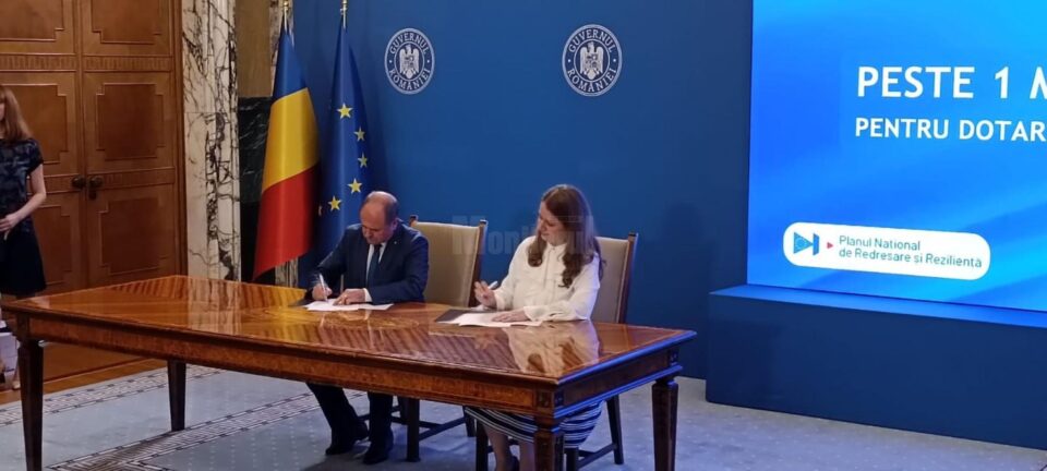 Vicepreședintele CJ Suceava Niculai Barbă a semnat un contract de 4,66 milioane de lei pentru digitalizarea a șapte școli speciale din județ Vicepreședintele CJ Suceava Niculai Barbă a semnat un contract de 4,66 milioane de lei pentru digitalizarea a șapte școli speciale din județ