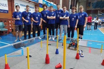 Robotul echipei sucevene “Royal Engineers”are un nume cât se poate de simplu și românesc – „Florin”, iar cifrele inscriționate pe el „20936” reprezintă codul lor internațional