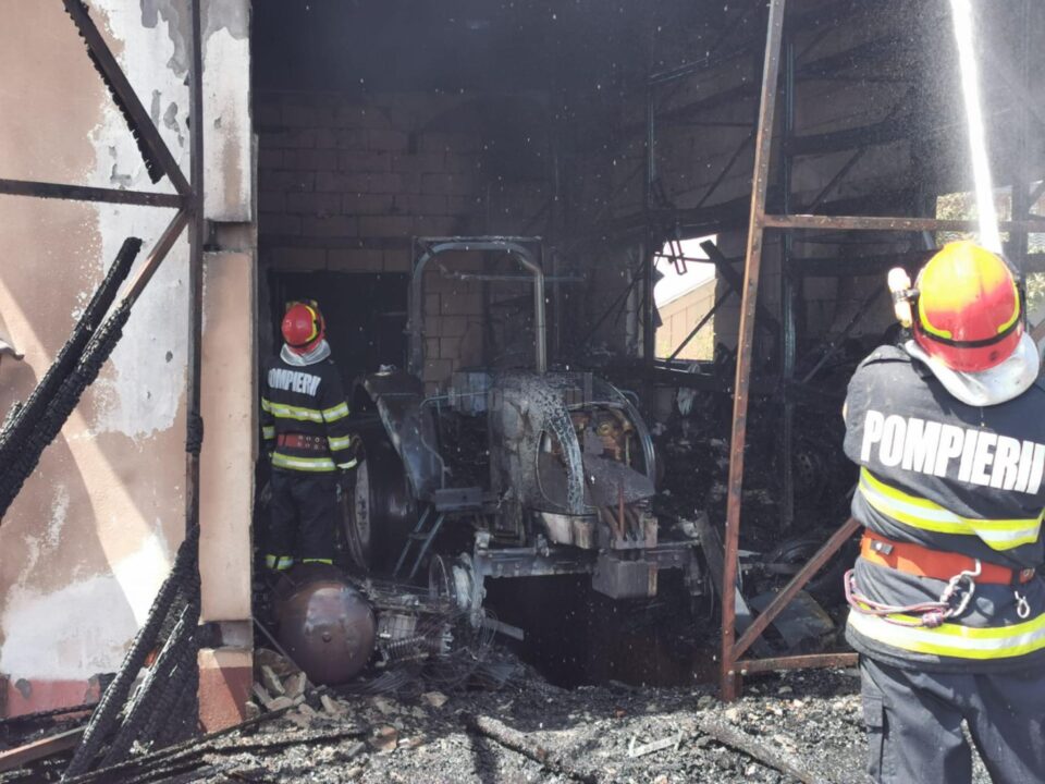 Minor cu arsuri după un puternic incendiu într-o gospodărie din Milișăuți