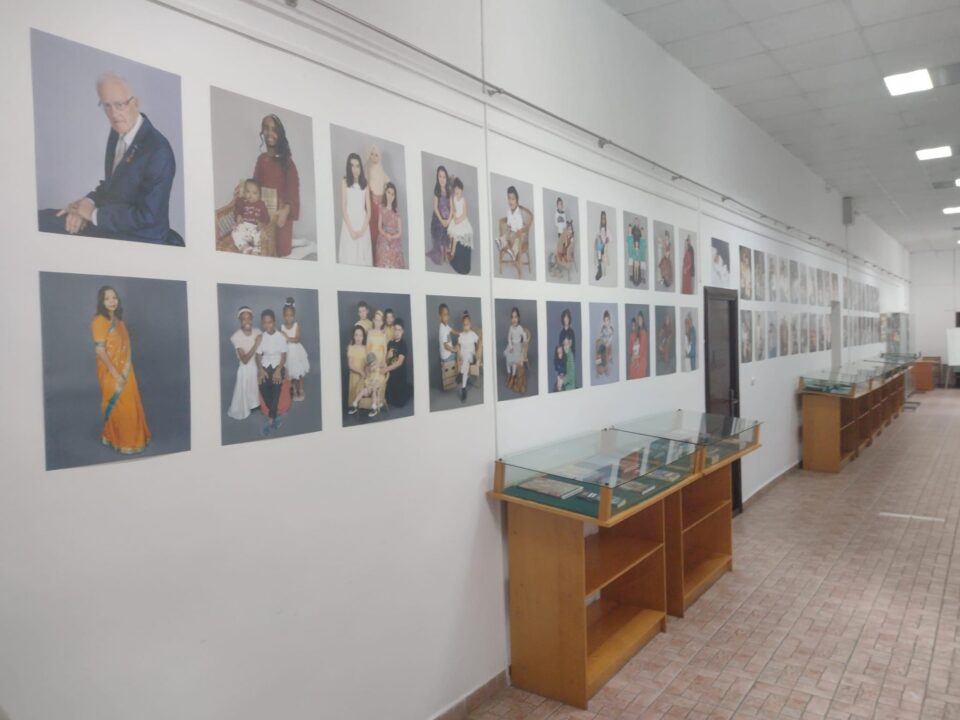 Expoziția de fotografie „Psihologia portretului - emigranți UK”, la Biblioteca Bucovinei