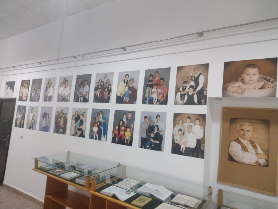 Expoziția de fotografie „Psihologia portretului - emigranți UK”, la Biblioteca Bucovinei