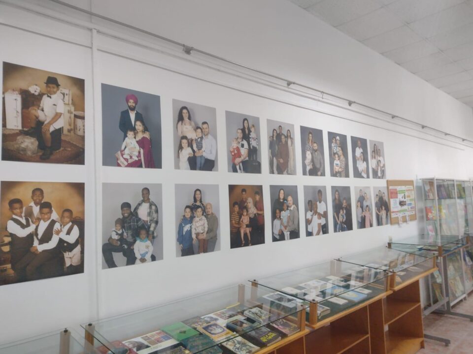 Expoziția de fotografie „Psihologia portretului - emigranți UK”, la Biblioteca Bucovinei