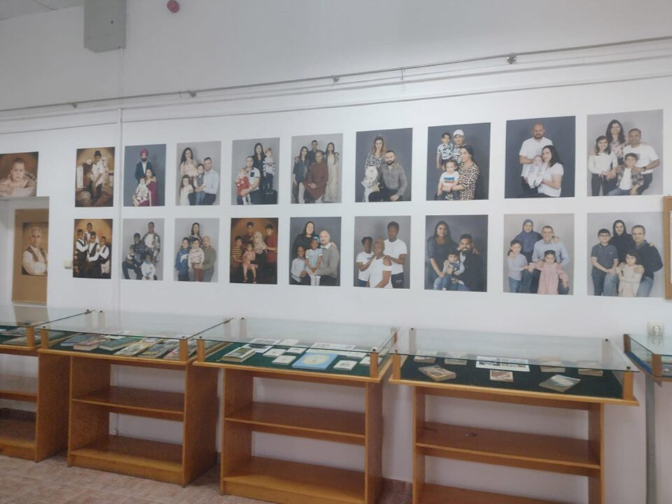 Expoziția de fotografie „Psihologia portretului - emigranți UK”, la Biblioteca Bucovinei