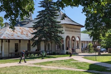 Astăzi începe Postul Adormirii Maicii Domnului. Programul liturgic în biserici