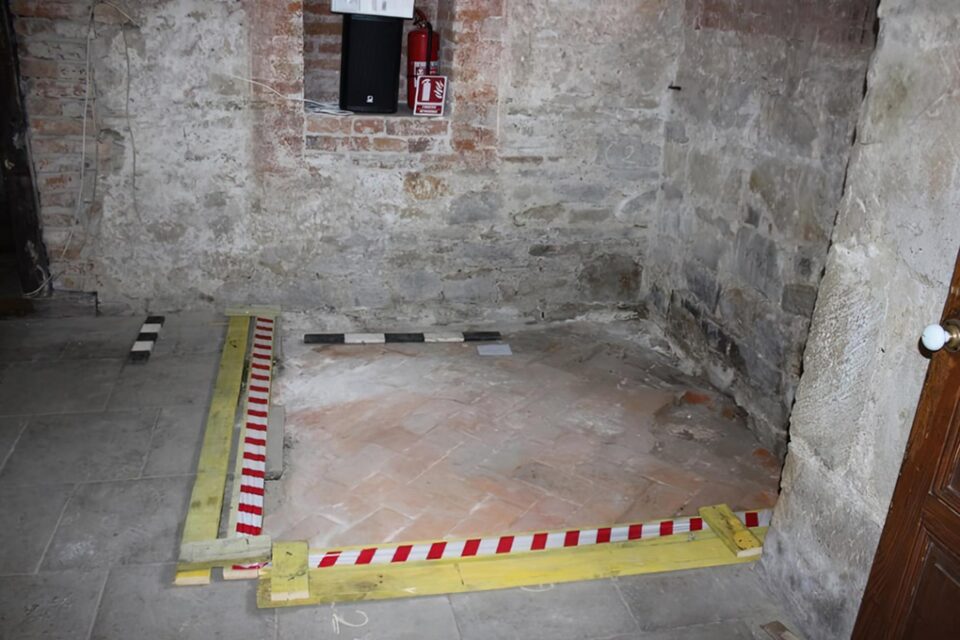 Biserica „Înălțarea Sfintei Cruci” din Volovăț, jud. Suceava – Mărturii arheologice