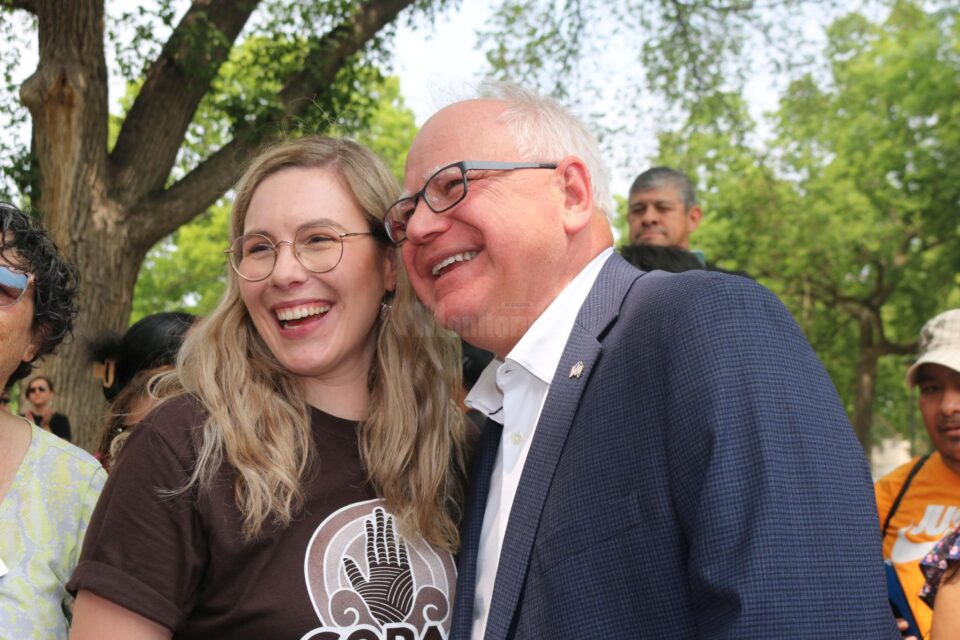 Ioana Tatarciuc împreună cu guvernatorul Tim Walz al statului Minnesota