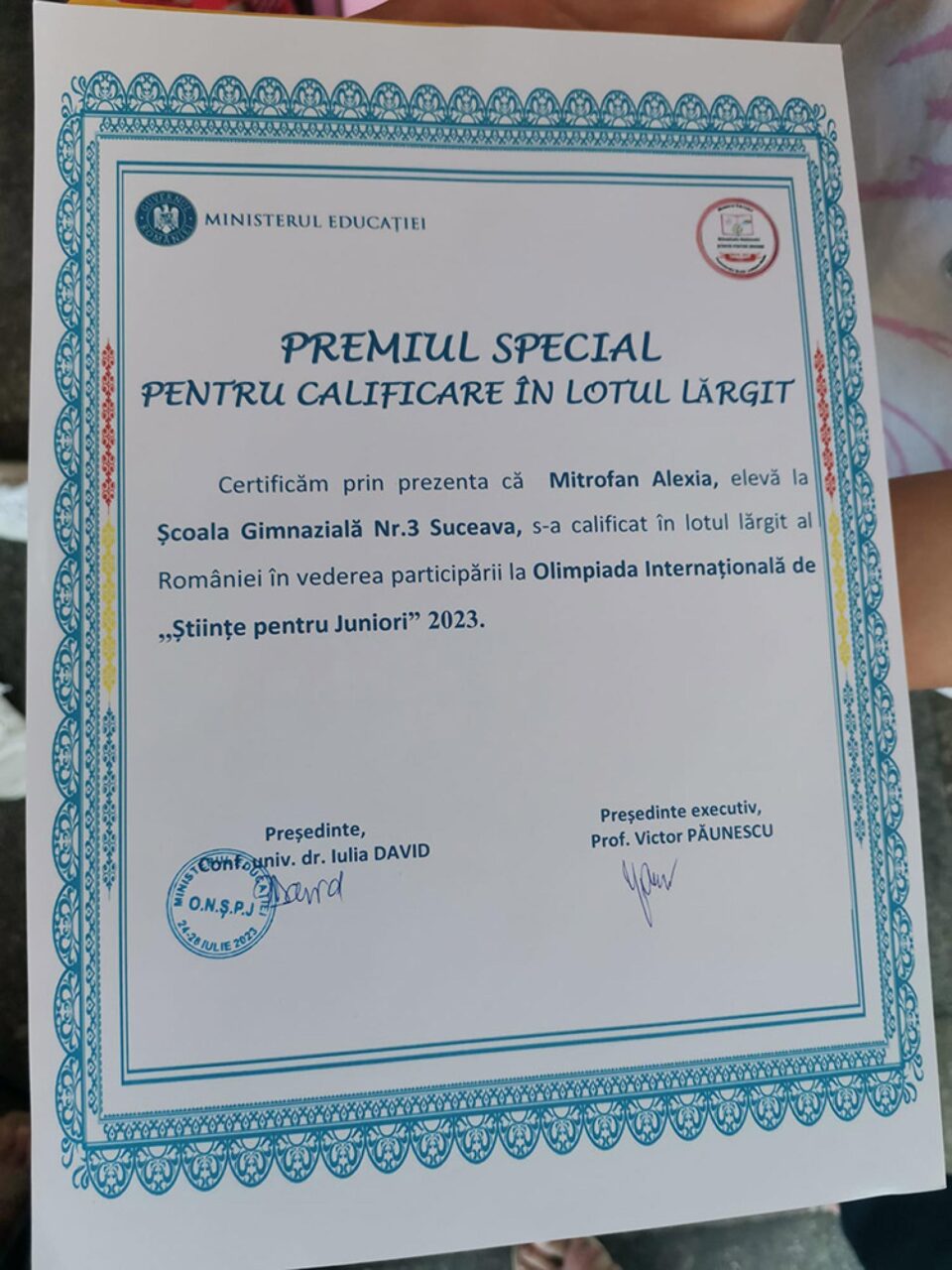 Premiul special pentru cele două eleve