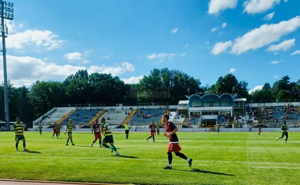 Partida dintre Gloria si Foresta s-a disputat pe stadionul „Jean Padureanu”