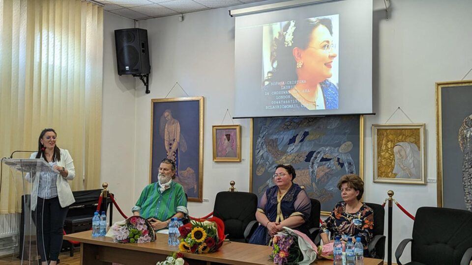 „Luna Diasporei în Bucovina” s-a deschis marți cu o expoziție de fotografie, cu poezie și muzică „Luna Diasporei în Bucovina” s-a deschis marți cu o expoziție de fotografie, cu poezie și muzică
