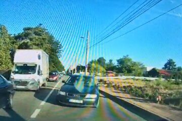 Un șofer care a depășit o coloană de mașini pe linia continuă, identificat de polițiști și lăsat fără permis de conducere