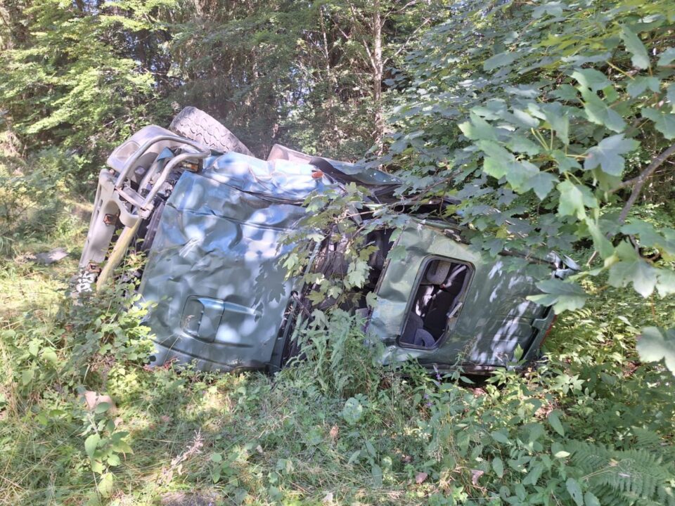 Mașina în care se aflau femeia și cei doi copii minori