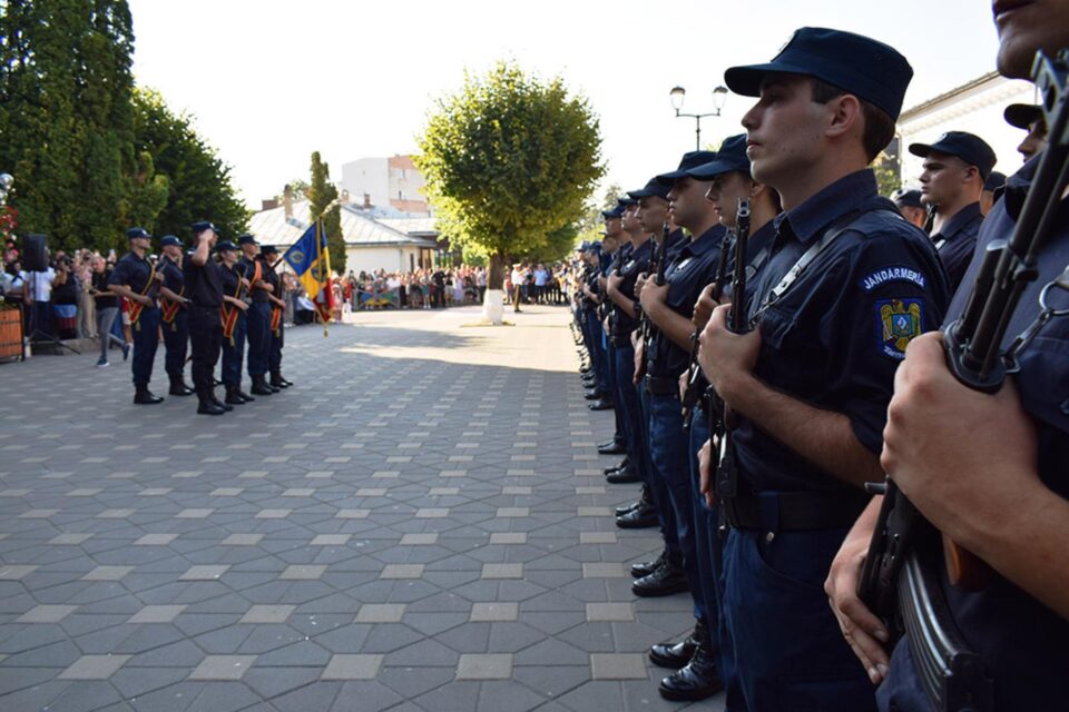 153 de elevi de la Școala de Subofițeri Jandarmi ”Petru Rareș” din Fălticeni au depus jurământul 153 de elevi de la Școala de Subofițeri Jandarmi ”Petru Rareș” din Fălticeni au depus jurământul