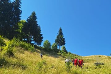 Mașina s-a răsturnat la diferență mare de nivel