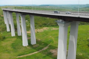 Viaductul care va fi realizat peste calea ferată, în cadrul tronsonului final al rutei ocolitoare, va avea lungimea de 1015 metri