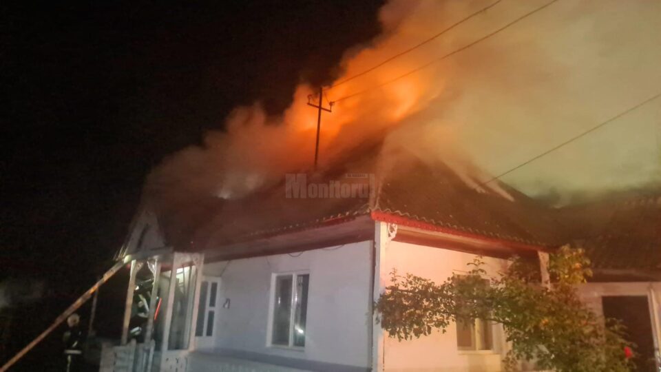 Casă distrusă de incendiu la Sasca Mică