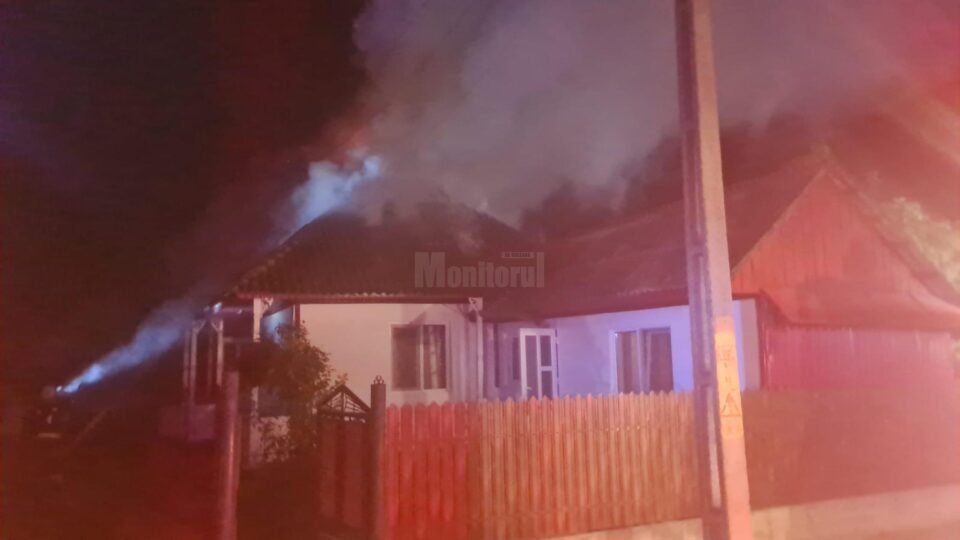 Casă distrusă de incendiu la Sasca Mică