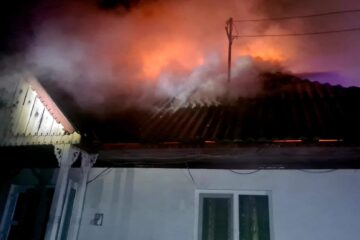 Casă distrusă de incendiu la Sasca Mică