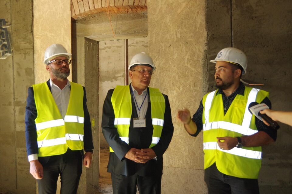 Președintele CJ Suceava, Gheorghe Flutur, spune că lucrările vor fi finalizate la mijlocul anului 2025
