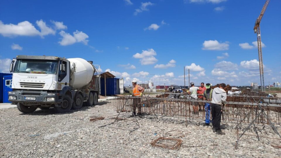 Placa de beton armat a fundației Sălii Polivalente Suceava a fost turnată