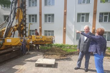 Primarul Ion Lungu verifica în teren stadiul de pregătire al noului an școlar la unitățile de învățământ din municipiul Suceava